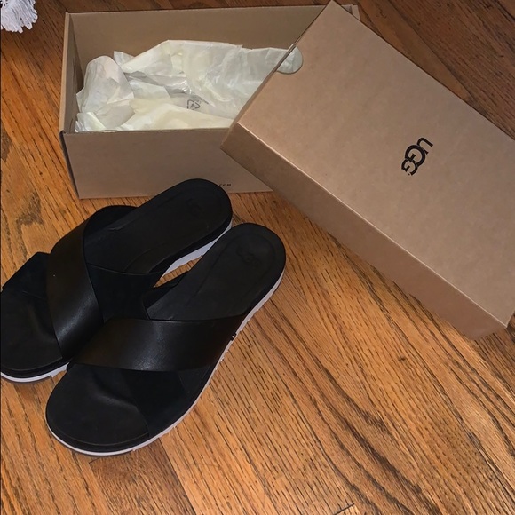 ugg treadlite sandals